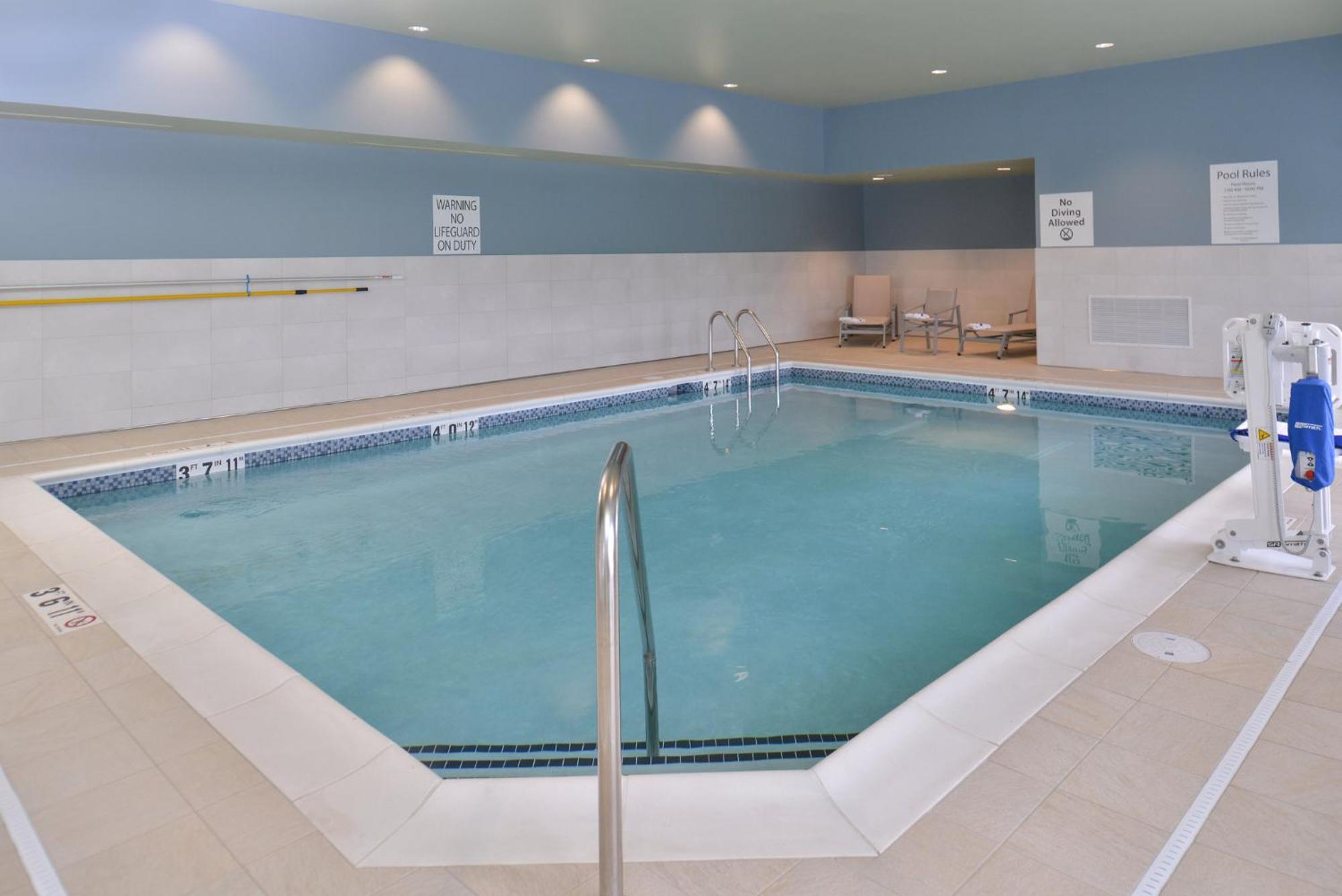 Holiday Inn Express & Suites Omaha Airport By Ihg Carter Lake Exteriér fotografie
