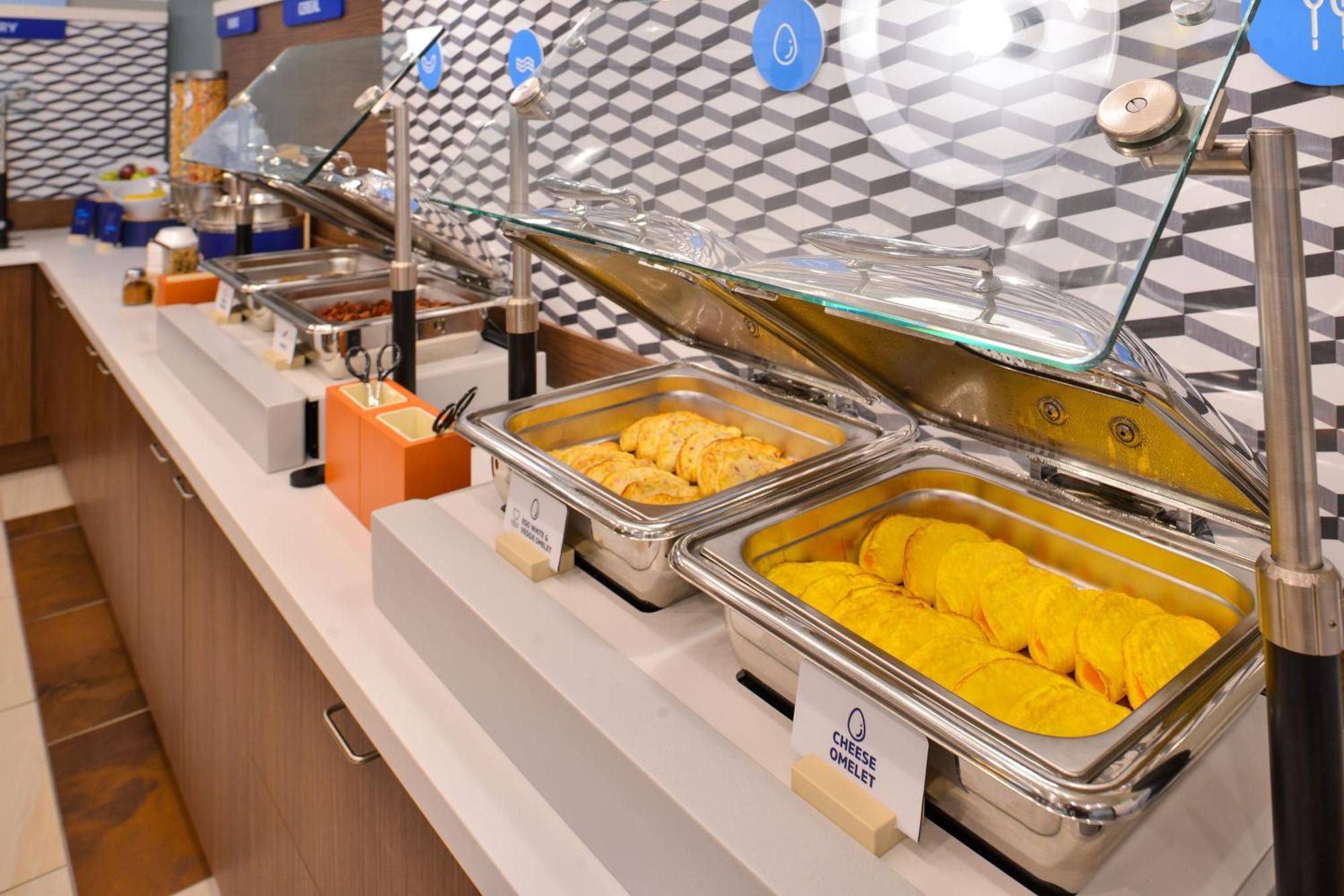 Holiday Inn Express & Suites Omaha Airport By Ihg Carter Lake Exteriér fotografie