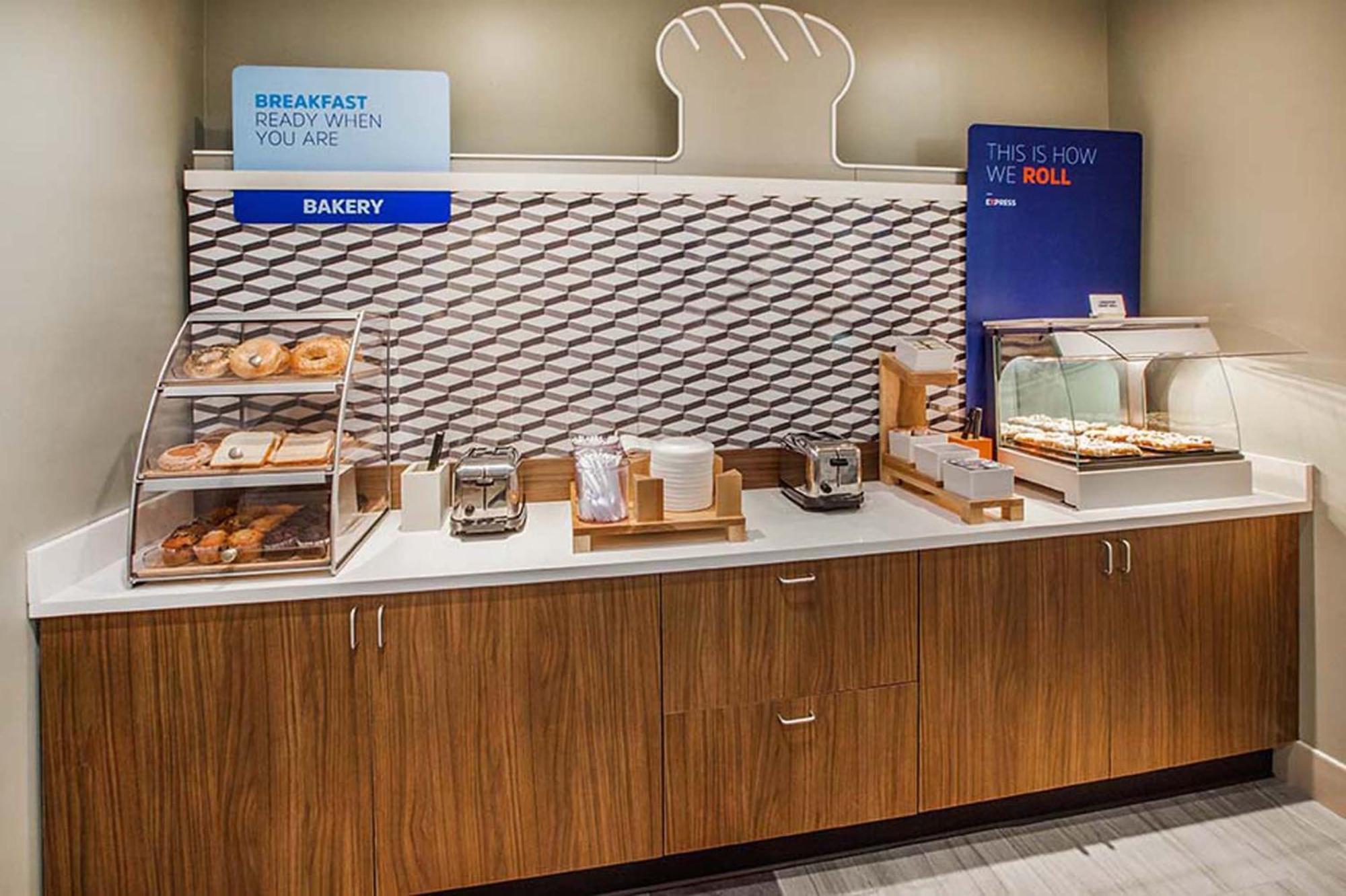 Holiday Inn Express & Suites Omaha Airport By Ihg Carter Lake Exteriér fotografie